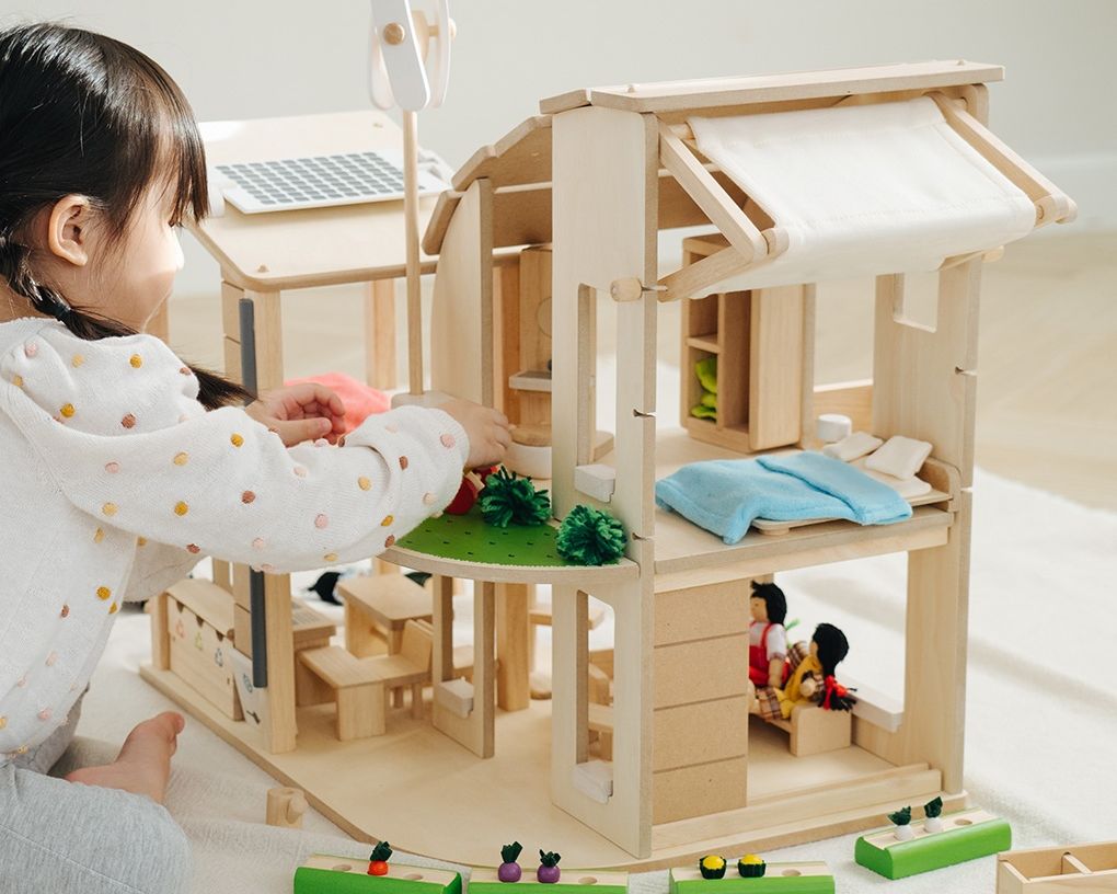 PlanToys Οικολογικό Κουκλόσπιτο - Ξύλινο & Επιπλωμένο