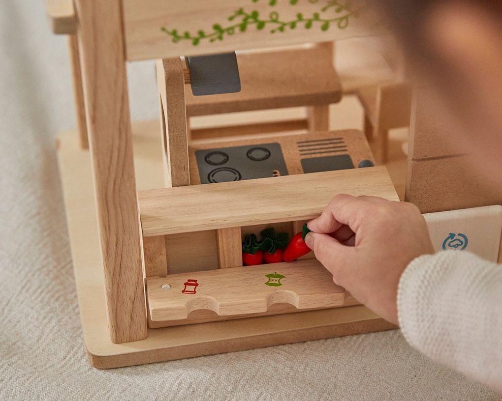PlanToys Οικολογικό Κουκλόσπιτο - Ξύλινο & Επιπλωμένο