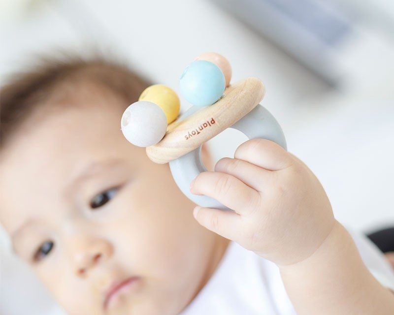 PlanToys Κουδουνίστρα Καμπάνα Παστέλ - Ξύλινη Κουδουνίστρα για Βρέφη