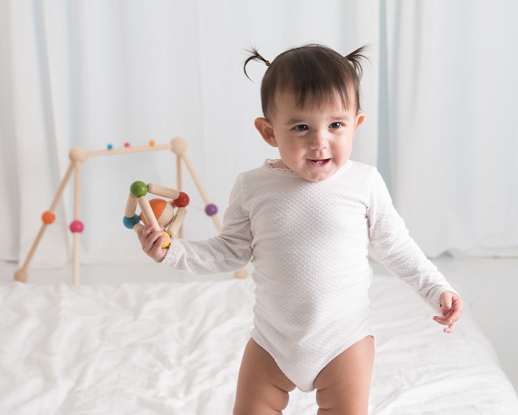 PlanToys Πυραμίδα με Μπάλα - Ξύλινο Αισθητηριακό Παιχνίδι για Βρέφη