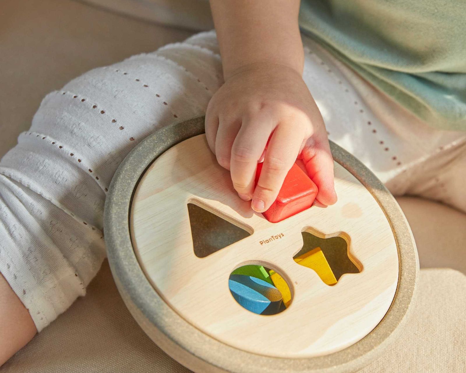 PlanToys Μπολ με Γεωμετρικά Σχήματα - Ξύλινο Παιχνίδι Ταξινόμησης & Αντιστοίχισης