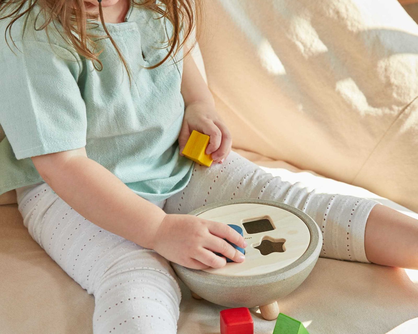 PlanToys Μπολ με Γεωμετρικά Σχήματα - Ξύλινο Παιχνίδι Ταξινόμησης & Αντιστοίχισης