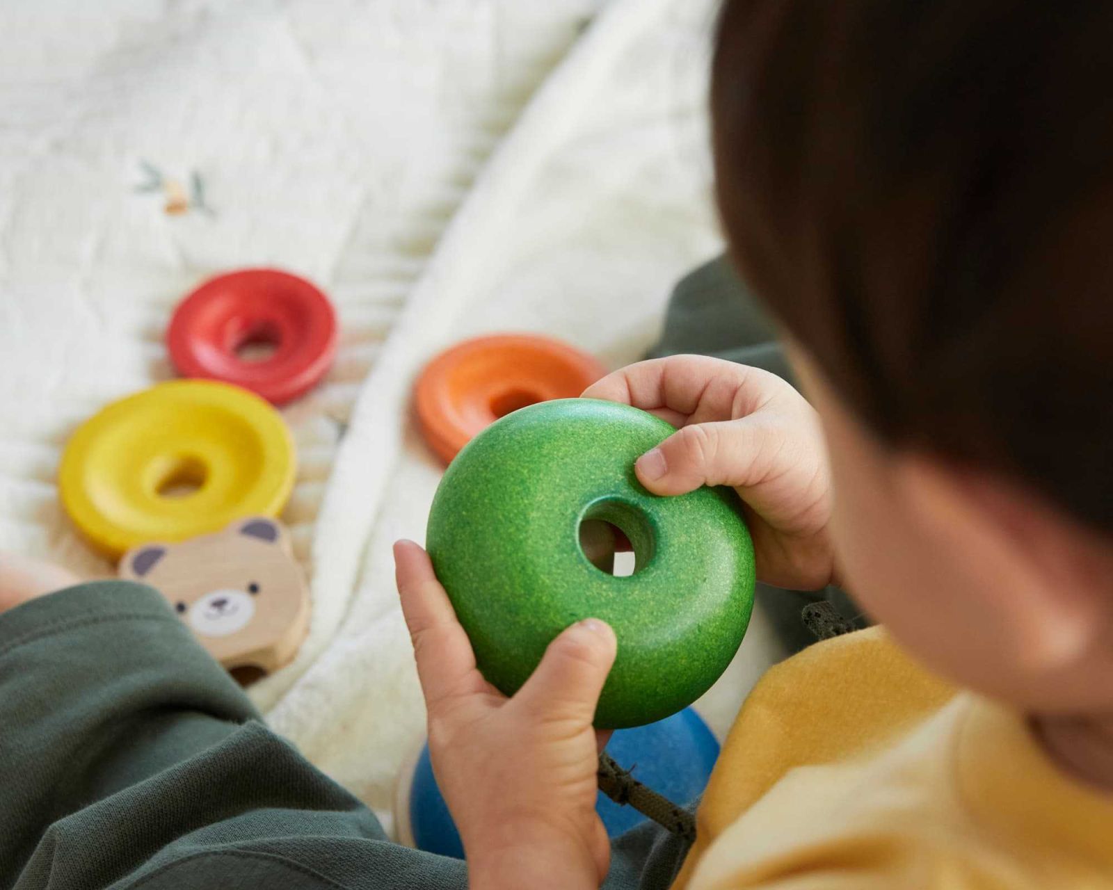 PlanToys Πυραμίδα Κρίκων Αρκουδάκι - Ξύλινο Παιχνίδι Στοίβαξης