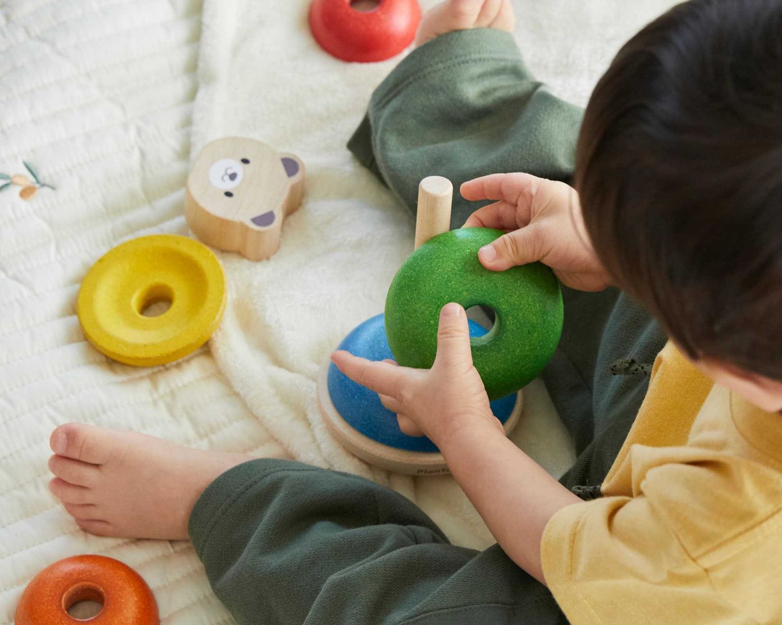 PlanToys Πυραμίδα Κρίκων Αρκουδάκι - Ξύλινο Παιχνίδι Στοίβαξης