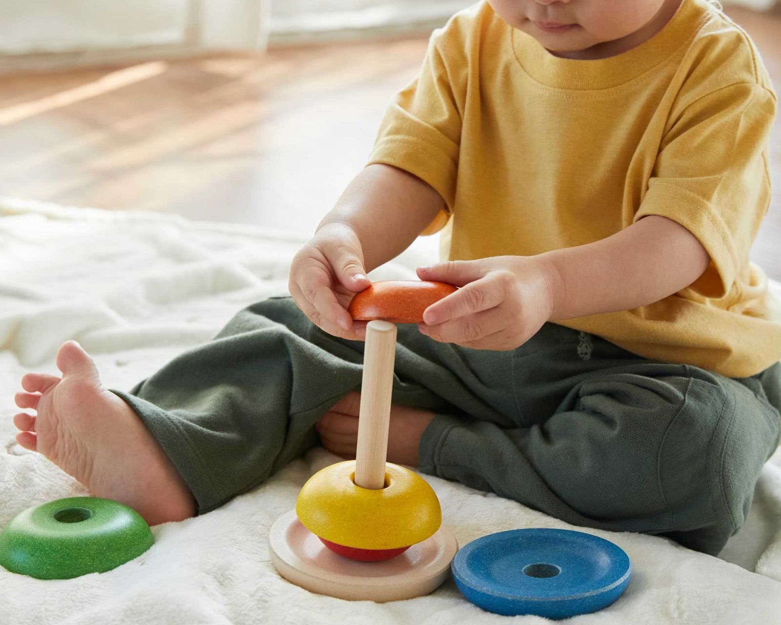 PlanToys Πυραμίδα Κρίκων Αρκουδάκι - Ξύλινο Παιχνίδι Στοίβαξης