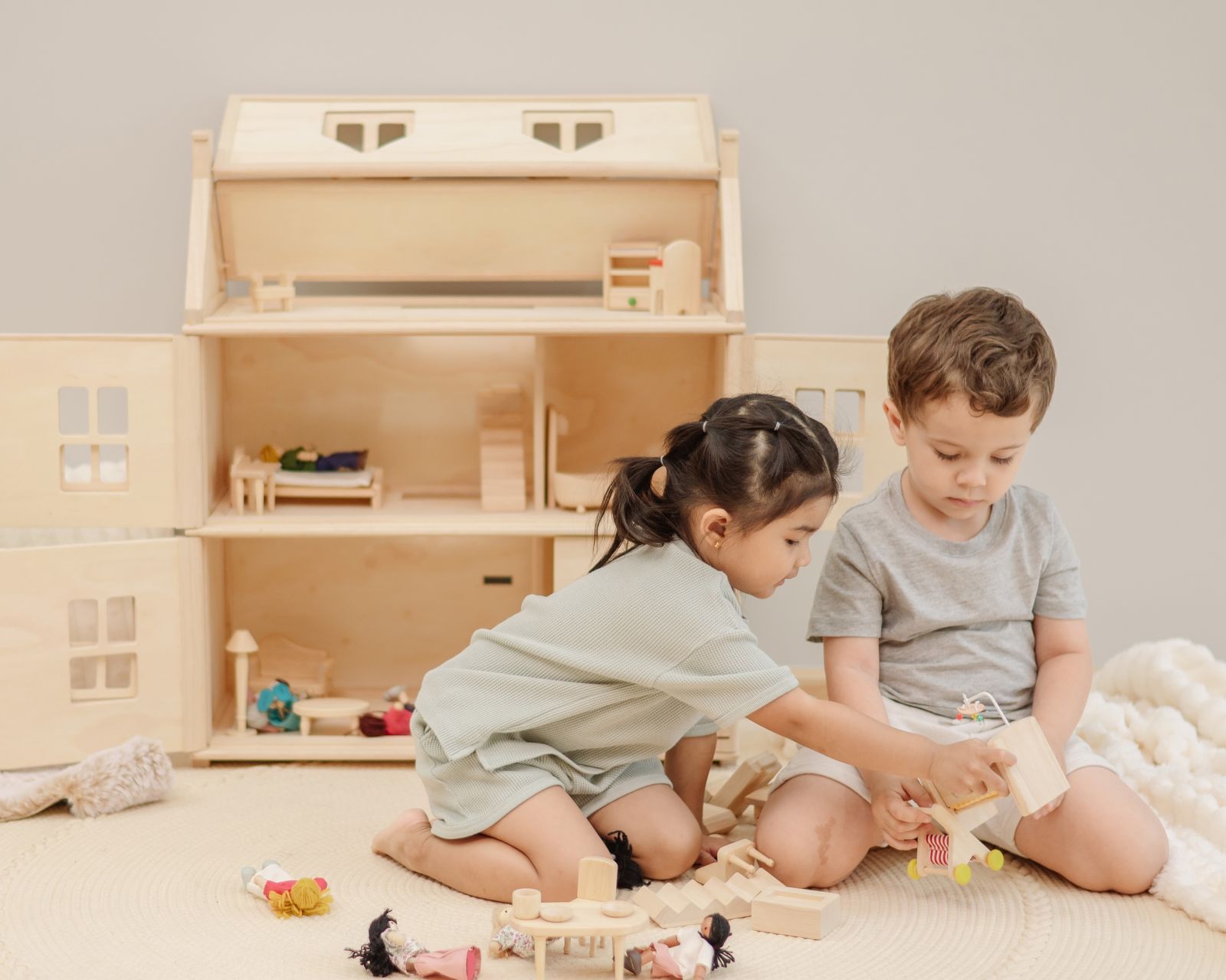 PlanToys Βικτωριανό Κουκλόσπιτο - Ξύλινο Κουκλόσπιτο 3 ορόφων