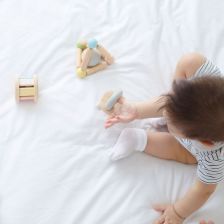 PlanToys Πυραμίδα με Μπάλα Παστέλ - Ξύλινο Αισθητηριακό Παιχνίδι για Βρέφη