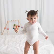 PlanToys Πυραμίδα με Μπάλα - Ξύλινο Αισθητηριακό Παιχνίδι για Βρέφη