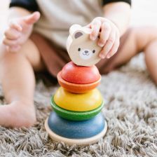 PlanToys Πυραμίδα Κρίκων Αρκουδάκι - Ξύλινο Παιχνίδι Στοίβαξης